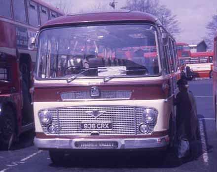 Duple Bella Vega on Thames Valley Bedford SB13